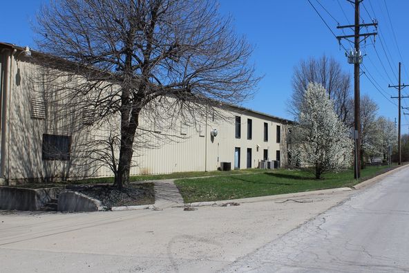 445 E Helm St, Brookfield, MO 64628